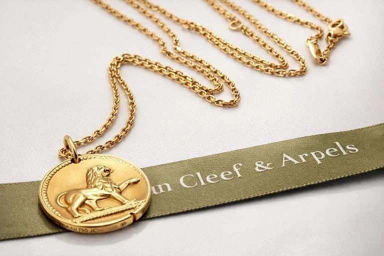Van Cleef & Arpels Leo Zodiac Pendant Necklace 18K Yellow Gold 4600 COA Box - 10