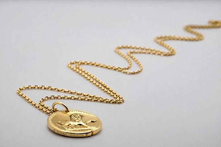 Van Cleef & Arpels Leo Zodiac Pendant Necklace 18K Yellow Gold 4600 COA Box - 9