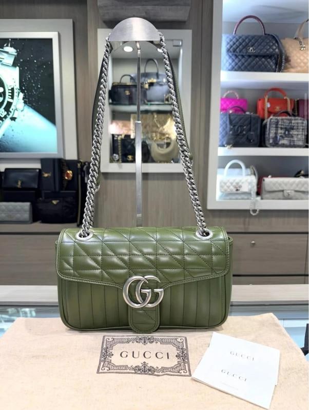 Gucci GG Marmont Matelasse Shoulder Bag in Army Green: Condition: Pre-owned - Excellent,Brand: Gucci,Department: Women,Exterior Color: Army Green,Style: Crossbody,Exterior Material: quilted calfskin leather,Product Line: Gucci Marmont,Country of Origin: I