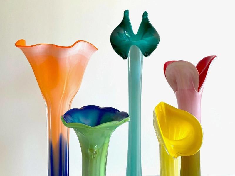 5pc VINTAGE SET OF POST MODERN MULTICOLOR FLOWERS CONTEMPORARY ART GLASS VASES - 5