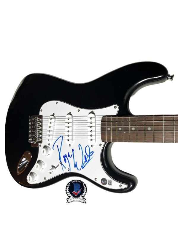ROGER WATERS SIGNED AUTOGRAPH FENDER STRATOCASTER GUITAR BAS BECKETT PINK FLOYD (1 of 2)