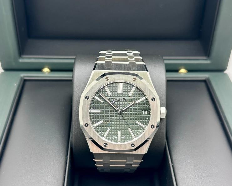 NEW 2025 Audemars Piguet Royal Oak 41mm Green Dial 15510ST.OO.1320ST.09 Box Card - 3