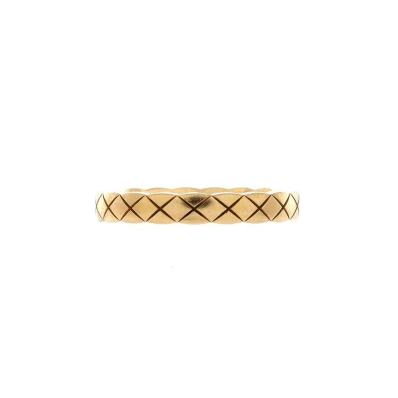Chanel Coco Crush Ring 18K Yellow Gold Mini: Measurements: Size: 6.25 - 53, Width: 3.15 mm . Condition: Pre-owned - Good,Brand: Chanel,Main Stone: Unknown,Metal: 18K Yellow Gold,Metal Purity: 18K,Ring Size: 6.25 - 53,Type: Ring,Color: Yellow