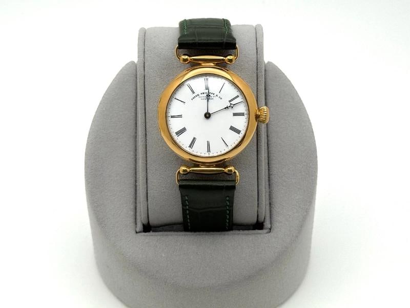 Vintage Patek Philippe Tiffany & Co Watch 34mm 18K Gold Leather Strap: Case Material: 18k Yellow Gold Band: Custom Green Alligator Leather Strap Bezel: 18k Yellow Gold Dial: White Case Size: 34mm Movement: Manual Wind Includes: -Elegant Watch Box. Condition: Pre-owned - 