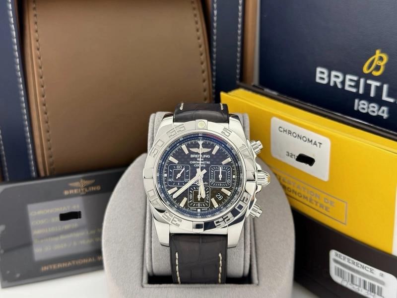 Breitling Chronomat 44 AB011012 44mm Black Carbon Fiber Dial Steel Box Paper: Style Number: AB011012/BF76 Serial: 321**** Year: 2019 Model: Breitling Chronomat 44 Case Material: Stainless Steel Band: Leather Bezel: Stainless Steel Dial: Black Carbon Fiber Dial Crystal: Sapphire