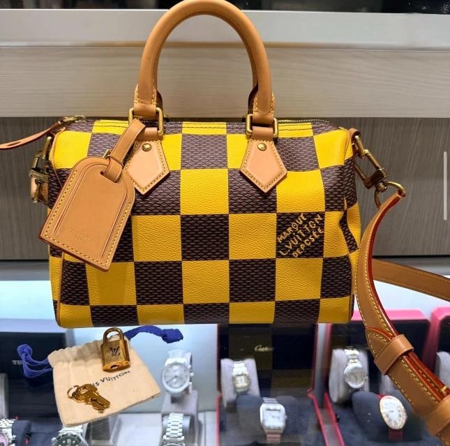 Louis Vuitton Damier Pop Speedy BandouliÃƒÂ¨re 25 in Jaune Mat (2024): Condition: Pre-owned - Good,Brand: Louis Vuitton,Accessories: Dust Bag, Luggage Tag, With Strap,Department: Women,Character: Pop,Size: 25,Exterior Color: Yellow,Model: Louis Vuitton Speedy
