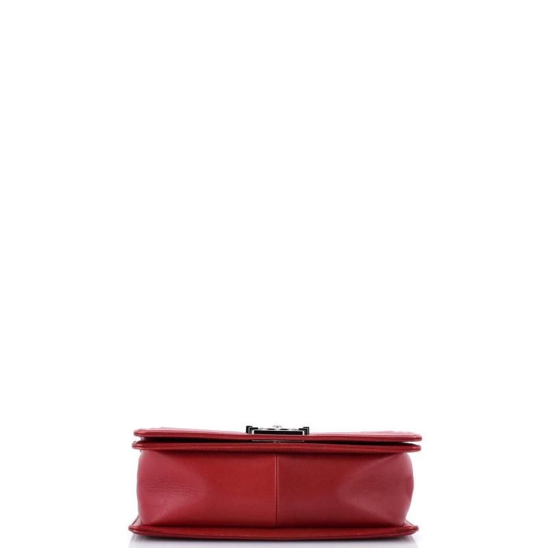Chanel Boy Flap Bag Chevron Calfskin with Micro Chain Detail Old Medium - 4