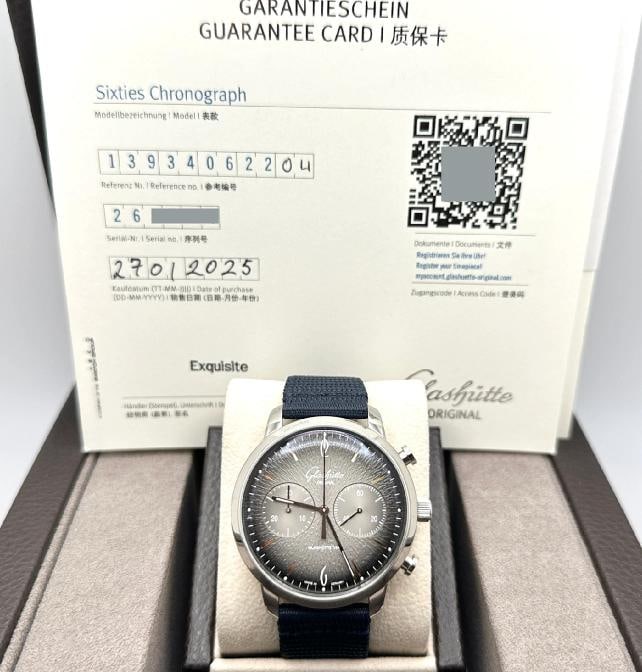 2025 Glashutte Original Sixties Chronograph 1-39-34-06-22-04 Steel Box Papers: Style Number: 1-39-34-06-22-04 Year: 2025 Model: Glashutte Original Sixties Chronograph Annual Edition Case Material: Stainless Steel Band: Blue Synthetic Strap Bezel: Stainless Steel Dial: Grey Cryst