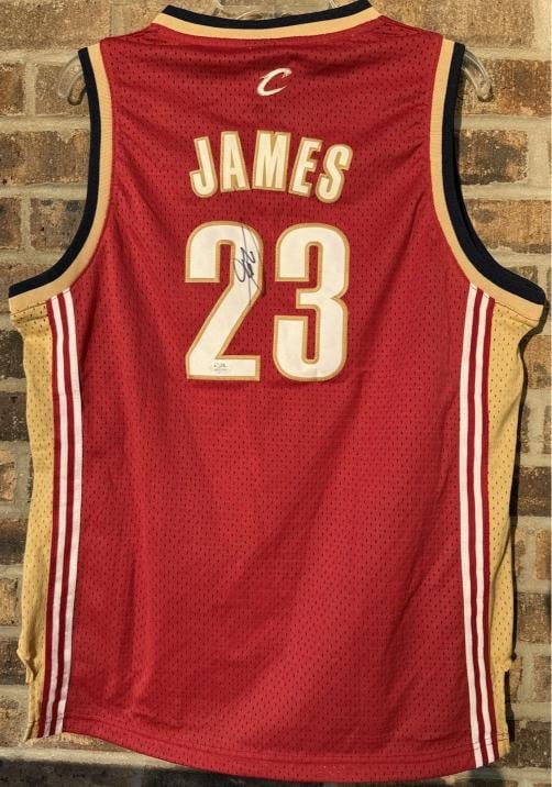 LeBron James Signed Cleveland Cavaliers Jersey (PSA LOA): Sport: Basketball,Officially Licensed: Yes,Player: LeBron James,League: National Basketball Association (NBA),Pre & Post Season: Regular Season,Size: XL,Product: Jersey,Team: Cleveland Cavaliers,Gende