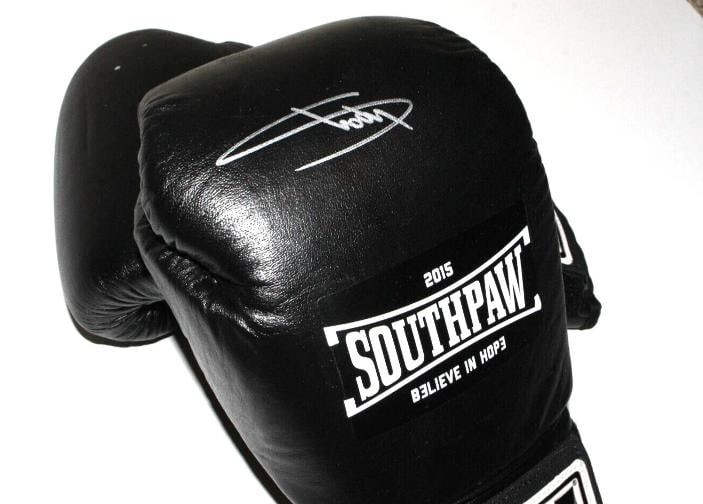 EMINEM SIGNED SOUTHPAW MOVIE BOXING GLOVES (Beckett COA) - 2