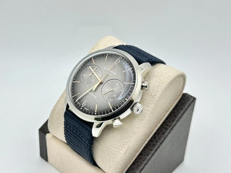 2025 Glashutte Original Sixties Chronograph 1-39-34-06-22-04 Steel Box Papers - 3