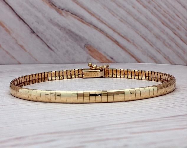Gold Snake Link Bracelet In 14k Yellow Gold: Condition: Pre-owned - Good,Brand: Unbranded,Antique: No,Type: Bracelet,Closure: Box,Metal Purity: 14k,Occasion: Anniversary, Birthday, Christmas, Graduation, Mother's Day, Valentine's Day, Wedding,St