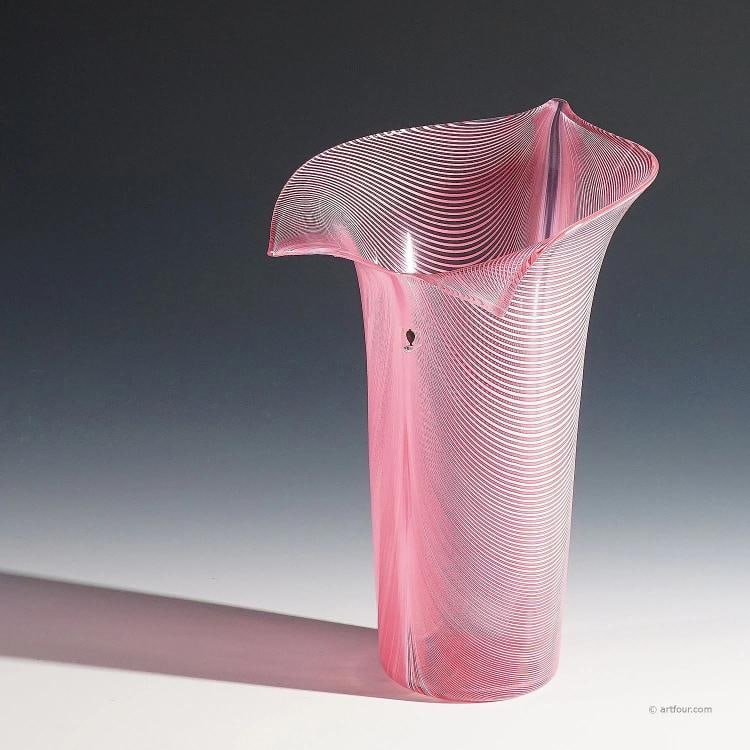 Tyra Lundgren Vase 'Calla' for Venini: Condition: Used,Brand: ArtGlass,Type: Vase,Country of Origin: Italy A calla vase in filigrana glass designed by Tyra Lundgren in 1948, manufactured by Venini, Venice 1981. Incised signature 'Venini Mu