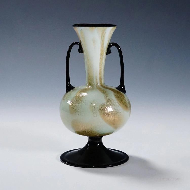 A Soffiato Glass Vase with Aventurine by Fratelli Toso (attr.), Murano ca. 1930s - 3