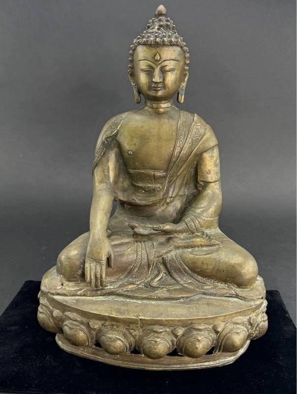 Antique Tibet Bronze Shakyamuni Buddha Lotus Seated Statue 15" Tall: a fine antique bronze figure of the seated shakyamuni Buddha, dating to the 1800s and of southeast Asian, likely Tibetan origin. The Buddha is seated in lotus position with one hand palm up in his lap