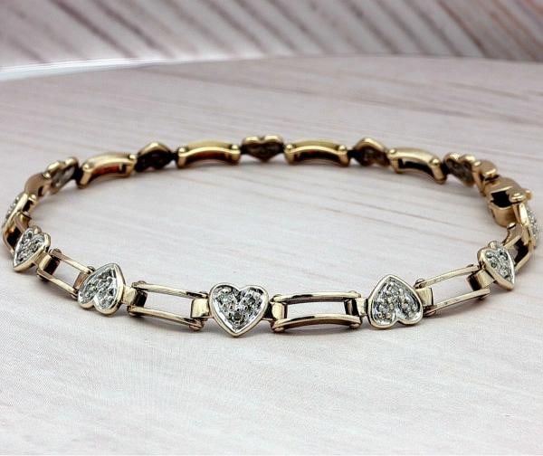 Diamond Heart Link Bracelet In 10k 2Tone Yellow & White Gold.: Condition: Pre-owned - Good,Antique: No,Number of Diamonds: 36,Shape: Heart,Closure: Lobster,Occasion: Anniversary, Birthday, Christmas, Graduation, Mother's Day, Valentine's Day, Wedding,Main Stone W