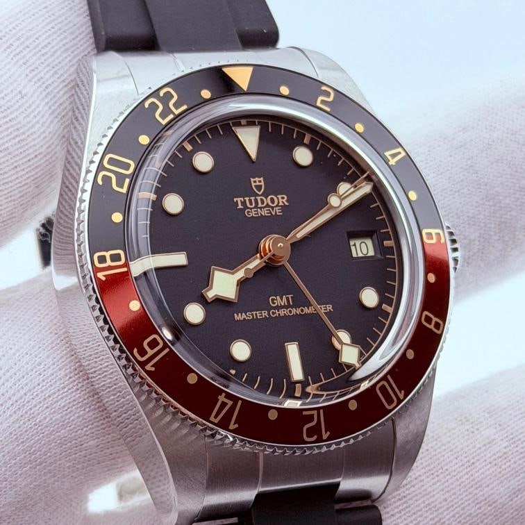2025 Tudor Black Bay 58 GMT 7939G1A0NRU 39mm Black and Red Bezel Box Papers - 2