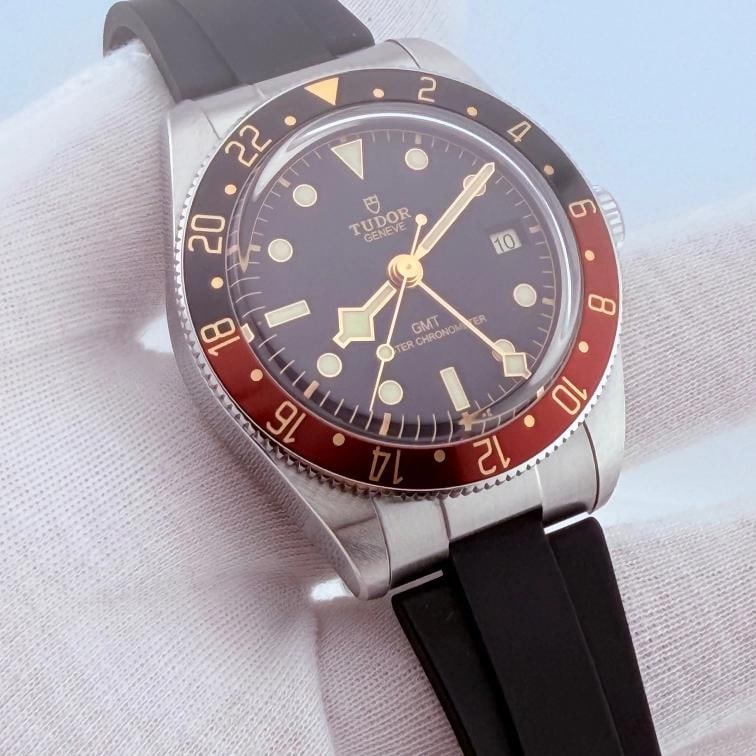 2025 Tudor Black Bay 58 GMT 7939G1A0NRU 39mm Black and Red Bezel Box Papers - 3
