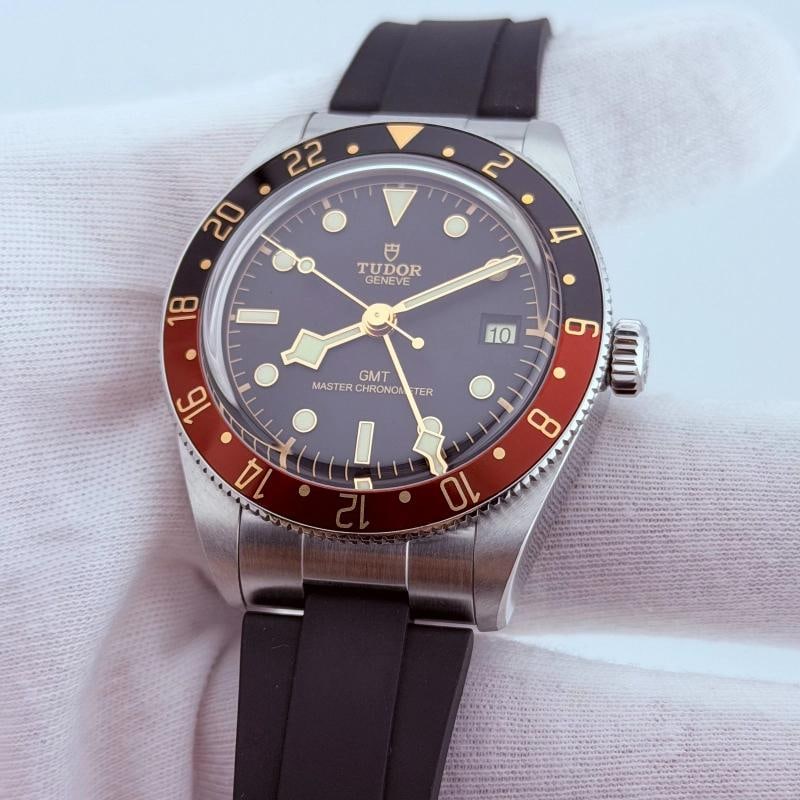 2025 Tudor Black Bay 58 GMT 7939G1A0NRU 39mm Black and Red Bezel Box Papers - 4