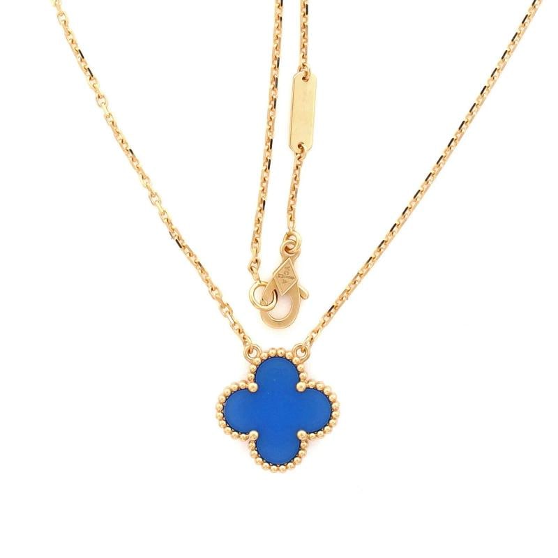 Van Cleef & Arpels Vintage Alhambra Pendant Necklace 18K Yellow Gold and Agate - 3