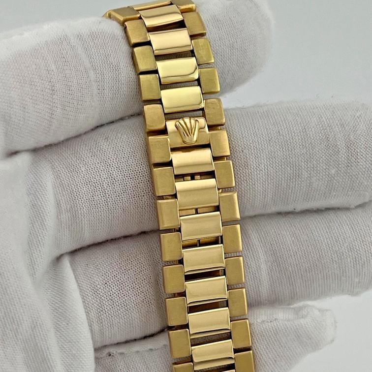 Rolex Day Date Oysterquartz 19018 36mm Champagne Dial 18K Yellow Gold - 3