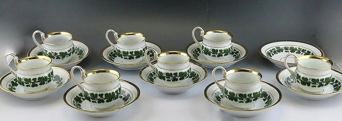 Fantastic 17pc Meissen Full Green Vine Gilt Tea Coffee Cup and Saucer Set: a fantastic Meissen porcelain cup and saucer set, consisting of 8 cups and 9 saucers. This set is made in the lovely Full Green Vine pattern, in the highly decorated and gilt variety. It's worth notin