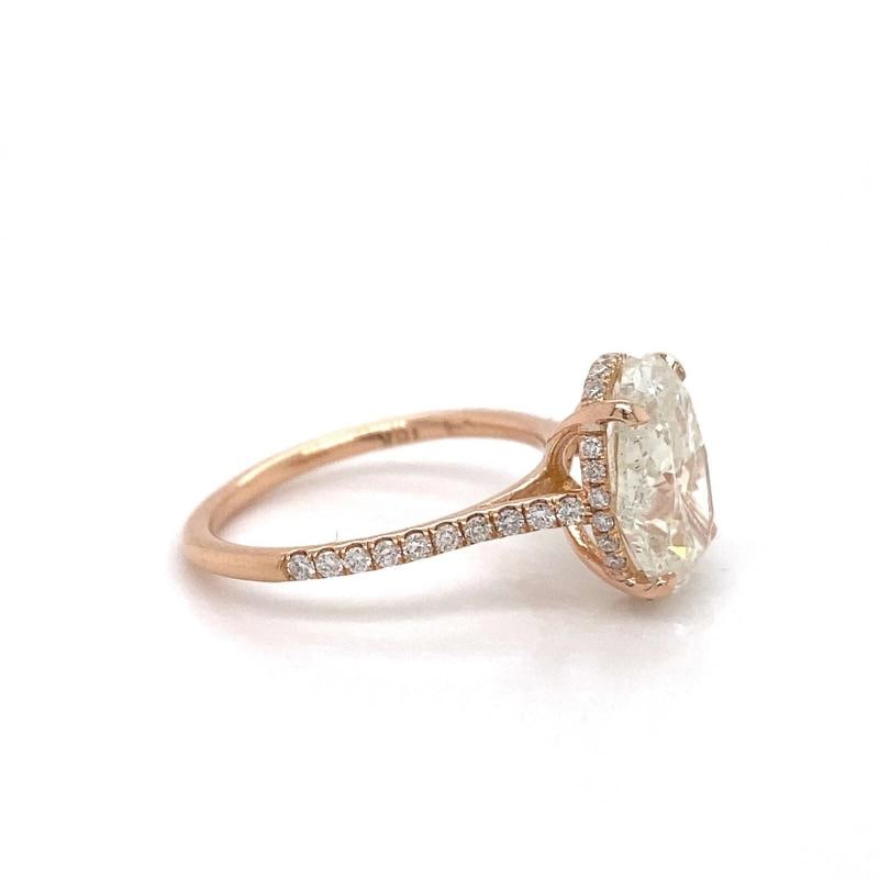 Oval Diamond Engagement Ring set in 18kt Rose Gold - 11