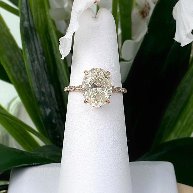 Oval Diamond Engagement Ring set in 18kt Rose Gold - 2