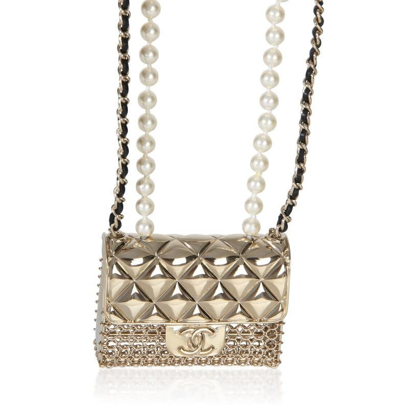 Chanel Gold-Plated 2022 Runway Flap Bag Necklace: Condition: Pre-owned,Necklace Length: 42 in,Country of Origin: Italy,Clasp/Buckle Type: No Clasp,With Original Box/Packaging: Yes,Side Stone Type: No Stone,With Papers: No,Gross Weight (grams):
