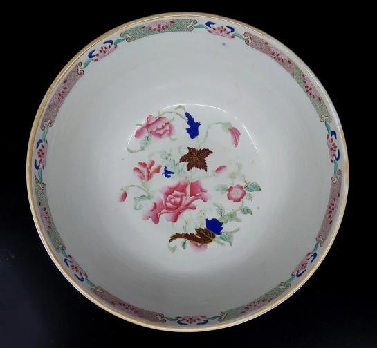 Gorgeous c1800-1850 Chinese Handpainted Floral Porcelain Centerpiece Punch Bowl - 3
