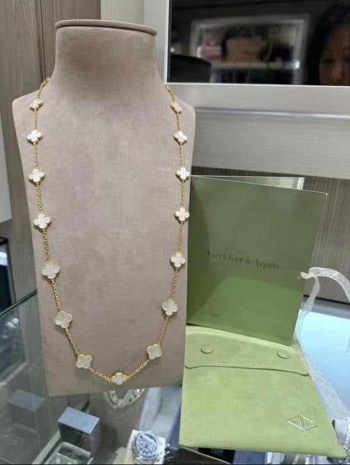 Van Cleef & Arpels Vintage Alhambra 33.5 in Necklace with Pendant 18k YG: Condition: Pre-owned - Excellent,Closure: Lobster,Color: Gold,Main Stone Color: White,Material: Metal,MPN: VCARA42100,Metal: Yellow Gold,Main Stone: Mother of Pearl,Brand: Van Cleef & Arpels,Type: Nec