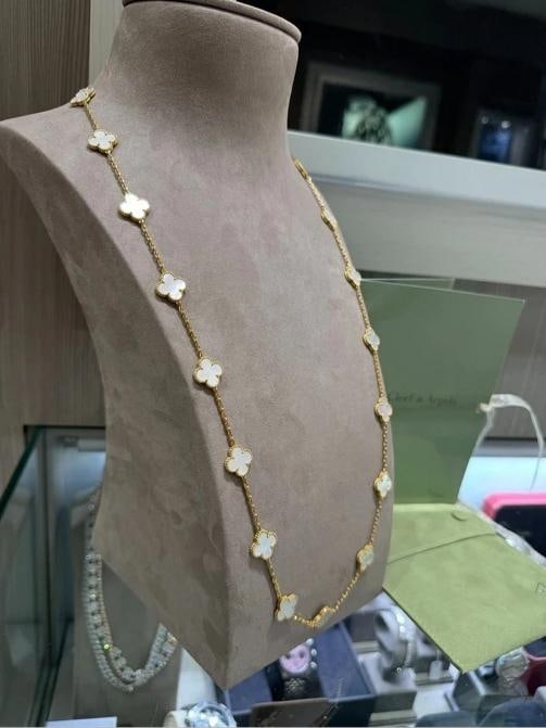 Van Cleef & Arpels Vintage Alhambra 33.5 in Necklace with Pendant 18k YG - 2