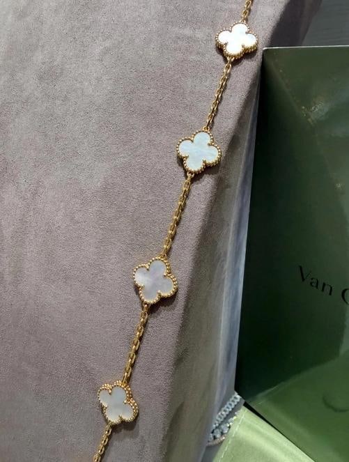 Van Cleef & Arpels Vintage Alhambra 33.5 in Necklace with Pendant 18k YG - 4