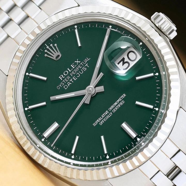 ROLEX DATEJUST 1601 GREEN DIAL 18K GOLD STAINLESS STEEL FOLDED JUBILEE WATCH: This is an authentic Rolex Datejust 1601 watch with Rolex stick dial Ref., Rolex 18K white gold fluted bezel, and Rolex stainless steel folded jubilee bracelet.. Descriptions: Brand: Rolex Model: Date