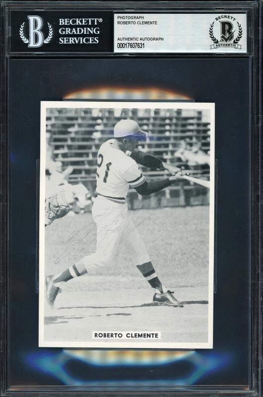Roberto Clemente Signed 1971-72 4x5.5 Photo Pittsburgh Pirates Beckett #17607631: Player: Roberto Clemente,Team: Pittsburgh Pirates,Sport: Baseball-MLB,Product: Photo,Signed: Yes,Autograph Authentication: Beckett Authentication Services (BAS),Original/Reprint: Original,Country of