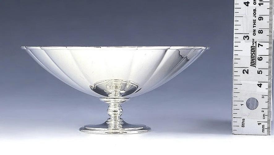 c1907-1947 Lovely Pair TIffany & Co Sterling Silver Fluted Bowls - 5
