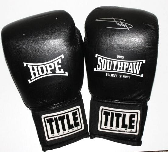 EMINEM SIGNED SOUTHPAW MOVIE BOXING GLOVES BECKETT COA ALBUM MARSHALL MATHERS: Industry: Music,Signed: Yes,Autograph Authentication: Beckett,Original/Reproduction: Original,Country of Origin: United States