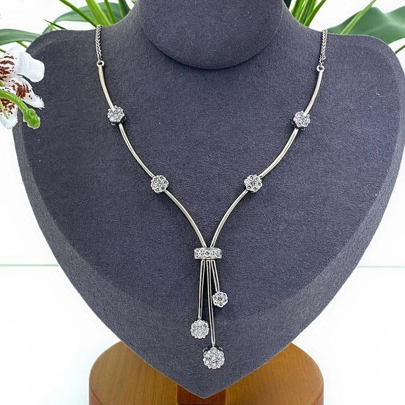 Ladies Round Brilliant Diamond Flower Design Necklace 14kt White Gold: Condition: Pre-owned - Good,Main Stone Creation: Natural,Fancy Diamond Color: White,Length (inches): 18' - 20',Metal: White Gold,Total Carat Weight: 2.00 - 4.99,Secondary Stone: Diamond,Modified