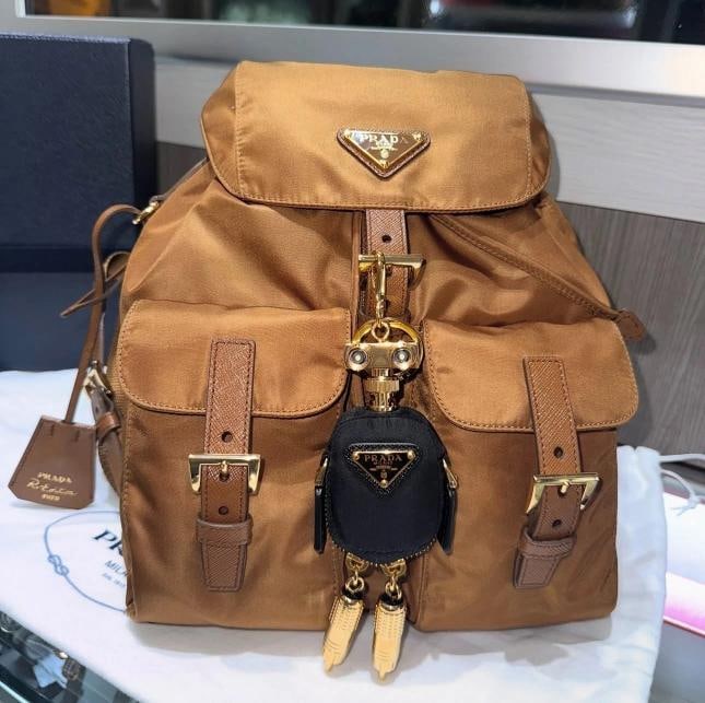 Prada Re-Edition 1978 Small Re-Nylon backpack & Robot Bag Charm (2025) - 10