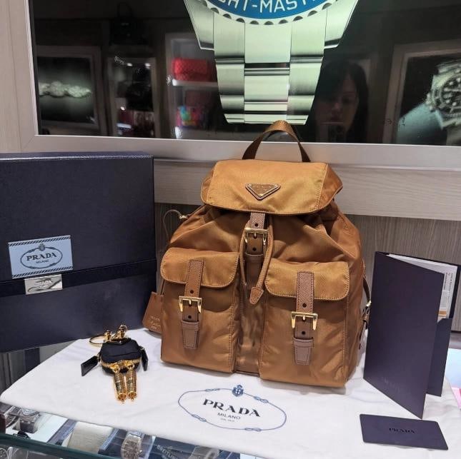 Prada Re-Edition 1978 Small Re-Nylon backpack & Robot Bag Charm (2025): Condition: New with tags: This item is brand new and has never been used. It still has the original tags and/or original packaging. ,Accessories: Bag Charm,Bag Width: 9.25",Closure: Drawstring,Handle/