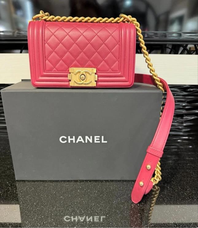 Chanel Small Boy Flap Bag Dark Pink Quilted Lambskin (2018Ã¢â‚¬â̈́: Condition: Pre-owned - Good,Brand: CHANEL,Department: Women,Size: Small,Exterior Color: Dark Pink,Style: Shoulder Bag,Finish: Quilted,Exterior Material: Quilted Lambskin Leather,Product Line: CHANEL