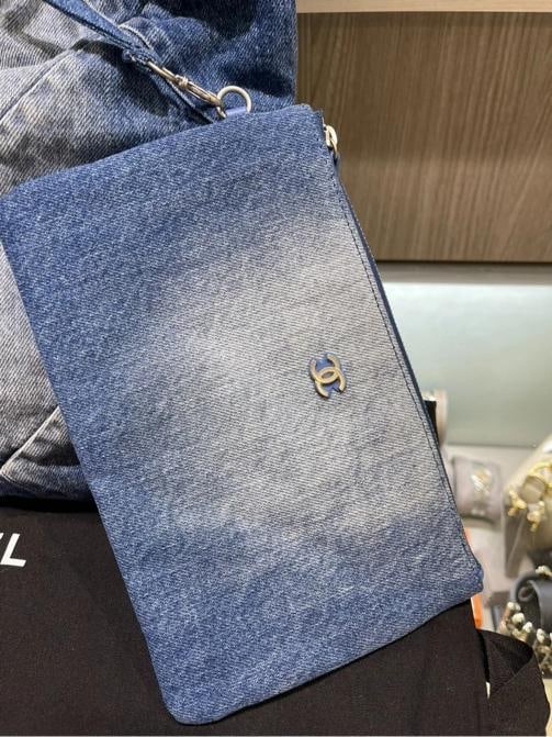 Chanel Denim Quilted Small Chanel 22 in Blue Denim (2023) - 6