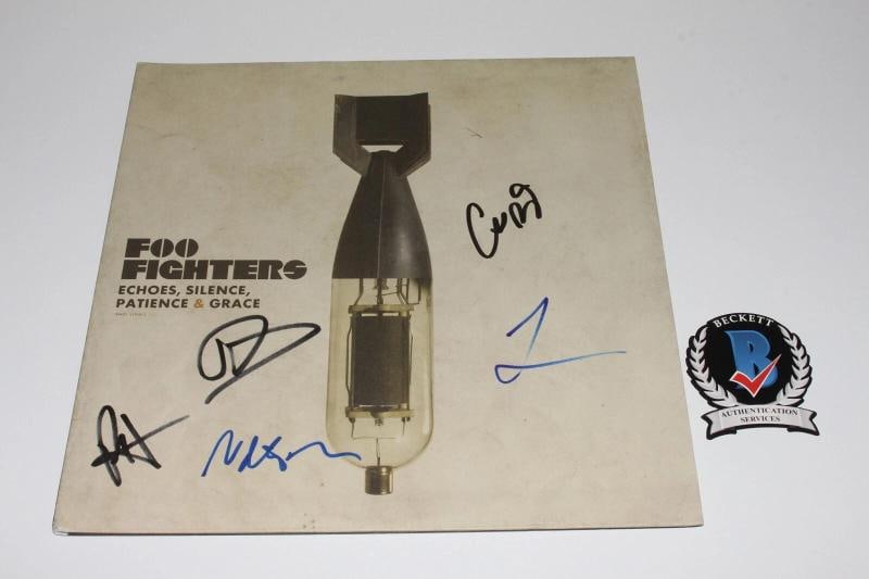 FOO FIGHTERS SIGNED ECHOES SILENCE PATIENCE GRACE ALBUM VINYL RECORD BECKETT COA - 2