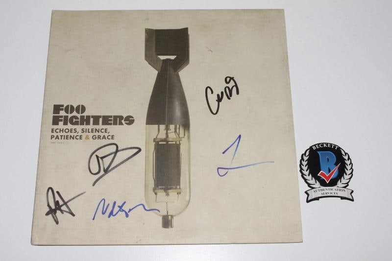 FOO FIGHTERS SIGNED ECHOES SILENCE PATIENCE GRACE ALBUM VINYL RECORD BECKETT COA - 3