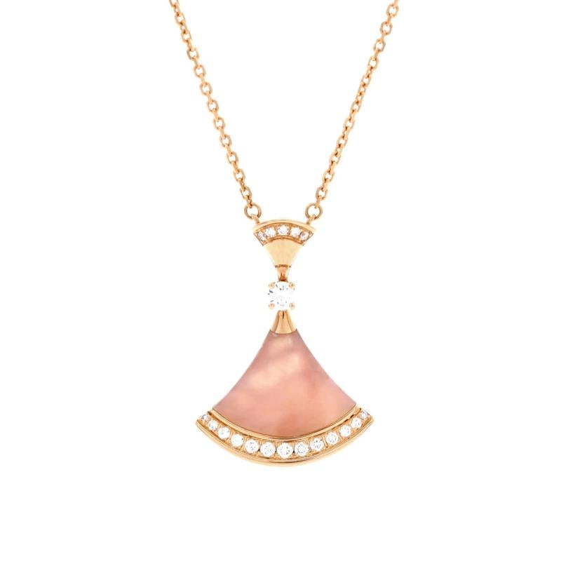 Bvlgari Divas' Dream Pendant Necklace 18K Rose Gold with Pink Opal and Diamonds: Measurements: Length: 16.5 - 17.5 mm, Pendant Length: 26.7 ", Pendant Width: 19.3 " . Condition: Pre-owned - Good,Brand: Bvlgari,Main Stone: Pink Opal,Metal: 18K Rose Gold,Metal Purity: 18K,Style: Pen