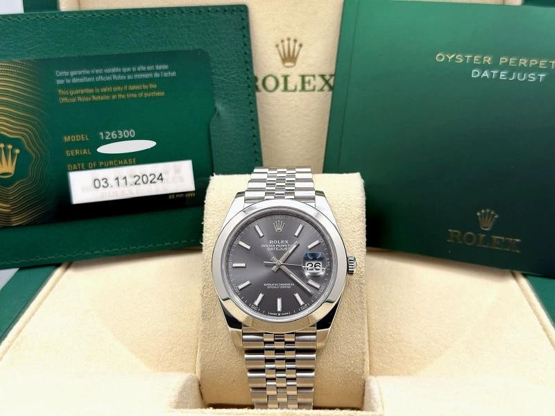 2024 Rolex Datejust 41 126300 Rhodium Dial Jubilee Stainless Steel Box Paper: Style Number: 126300 Year: 2024 Model: Rolex Datejust 41 Case Material: Stainless Steel Band: Stainless Steel Jubilee Bezel: Stainless Steel Dial: Rhodium Dial Crystal: Sapphire Case Size: 41mm Includ