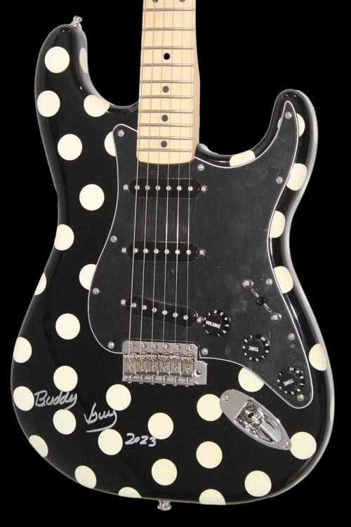 Buddy Guy Signed Fender Guitar (Beckett): Country of Origin: United States,Industry: Music,Object Type: Guitar & Guitar Pick,Original/Reproduction: Original,Autograph Authentication: Beckett,Signed: Yes,Franchise: Collectible