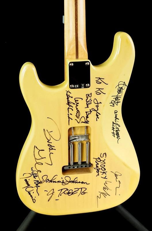 BLUES LEGENDS SIGNED FENDER GUITAR ~ 21 Signatures Including BB King (PSA LOA) - 4