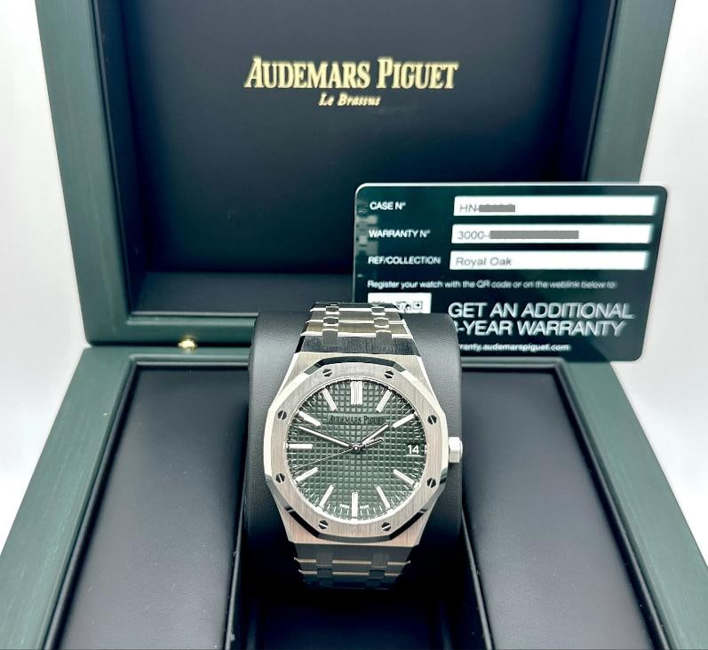 NEW 2025 Audemars Piguet Royal Oak 41mm Green Dial 15510ST.OO.1320ST.09 Box Card (1 of 10)