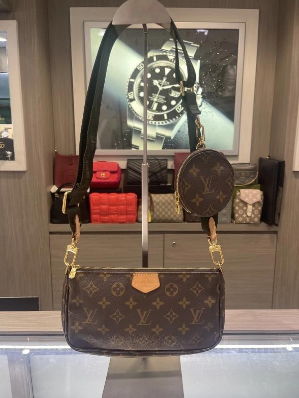 Louis Vuitton Multi Pochette Accessoires Shoulder Bag Brown Canvas CA3260 (2020): Condition: Pre-owned - Good,Bag Width: 7.3 in,Pattern: Monogram,Shape: Rectangle,Bag Height: 4.1 in,Closure: Zip,Lining Material: Fabric,Hardware Color: Gold,Bag Depth: 1.2 in,Exterior Material: